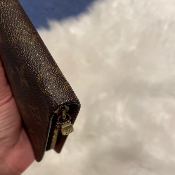 Authentic Louis Vuitton Large Zip Around Wallet | TH1020 - Picture 7 of 15